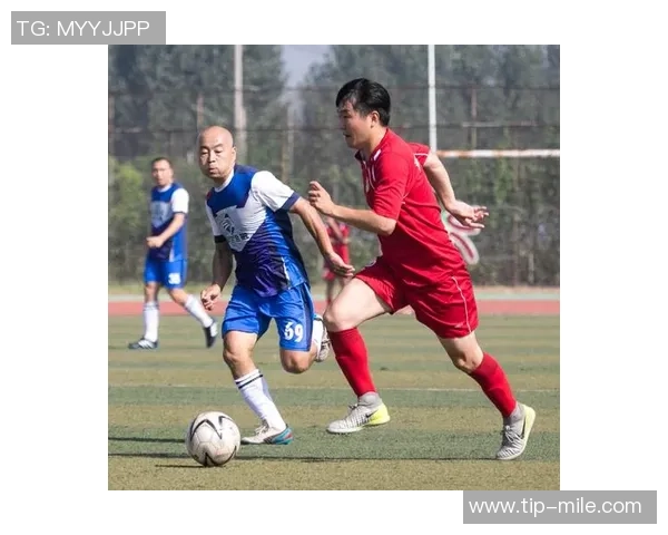 我们班的足球赛精彩瞬间与团结精神的完美展现